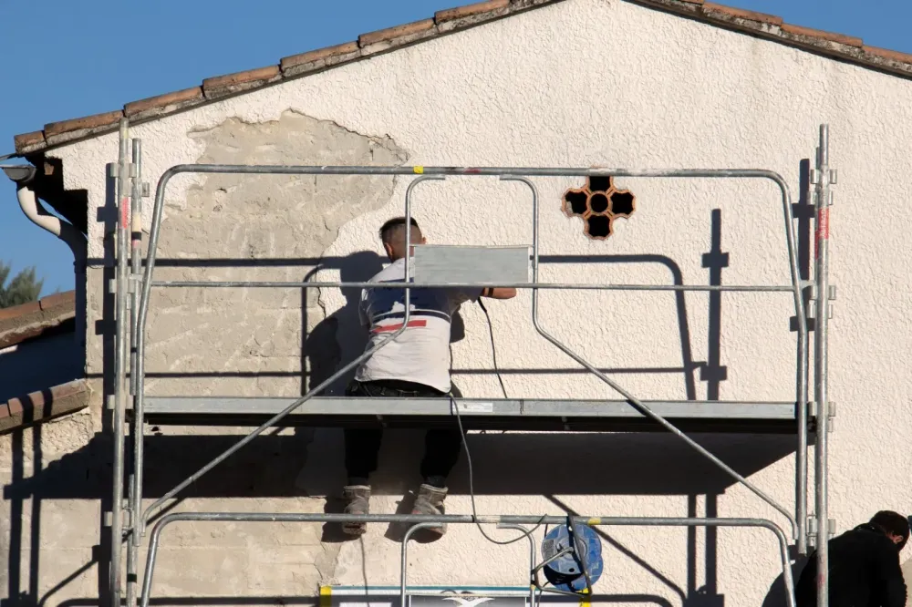 ravalement de façade sur échaffaudage